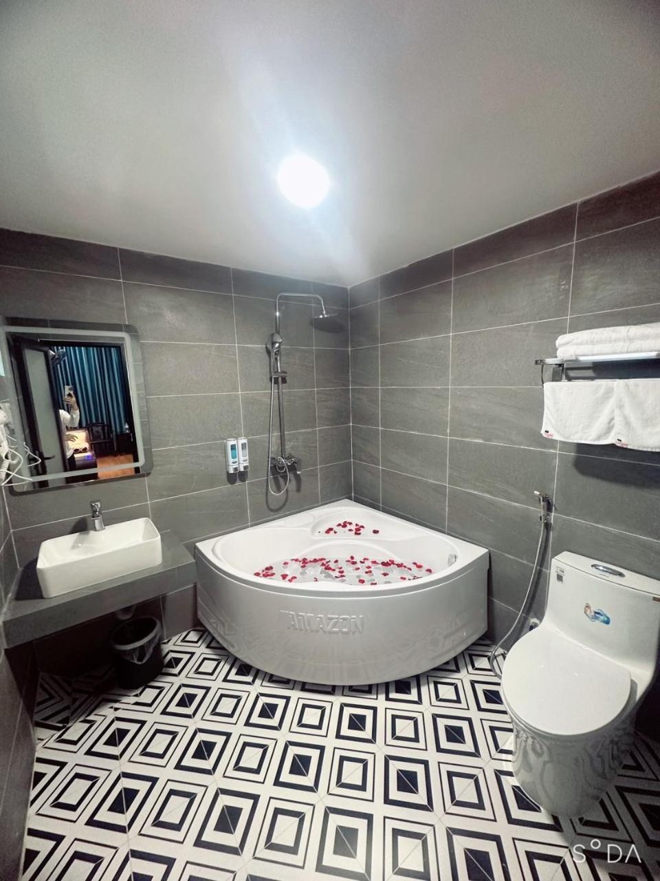 Nhat Tan Hotel Hanoj Exteriér fotografie